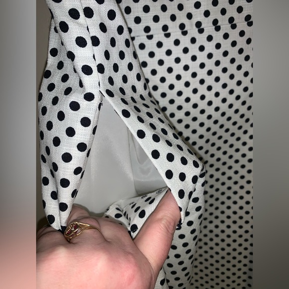 Lands End white shift dress with black polka dots. size 10. Pleated w/ pockets - Picture 3 of 11